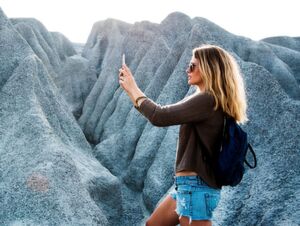Digitale Kernkompetenz, enorm hohes Tempo und einen Riecher für Innovationen – mit diesen Fähigkeiten treibt die junge Generation neue Geschäfts-, Arbeits-, Kommunikations- und Vermarktungsmodelle voran. Digitale Kernkompetenz, enorm hohes Tempo und einen Riecher für Innovationen – mit diesen Fähigkeiten treibt die junge Generation neue Geschäfts-, Arbeits-, Kommunikations- und Vermarktungsmodelle voran.