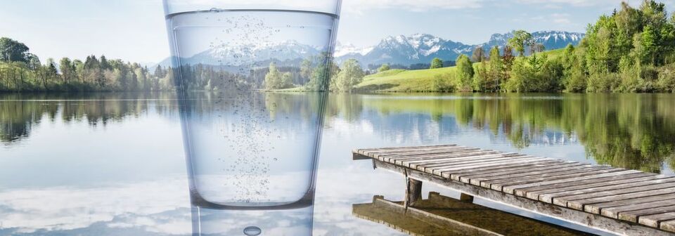 1 Perfluorierte Tenside (PFT) werden weder aerob noch anaerob abgebaut und reichern sich in der Umwelt an. Aufgrund ihres gesundheitsschädigenden Potenzials sind sie daher wichtiges Ziel der Wasseranalytik. 1 Perfluorierte Tenside (PFT) werden weder aerob noch anaerob abgebaut und reichern sich in der Umwelt an. Aufgrund ihres gesundheitsschädigenden Potenzials sind sie daher wichtiges Ziel der Wasseranalytik.