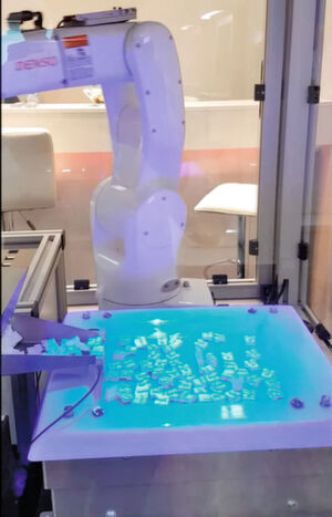 Sehr schnelles 3D-Bin- Picking – es bietet eine Zykluszeit von 1,6 bis 2 s für das Pick-and-place. Sehr schnelles 3D-Bin- Picking – es bietet eine Zykluszeit von 1,6 bis 2 s für das Pick-and-place.