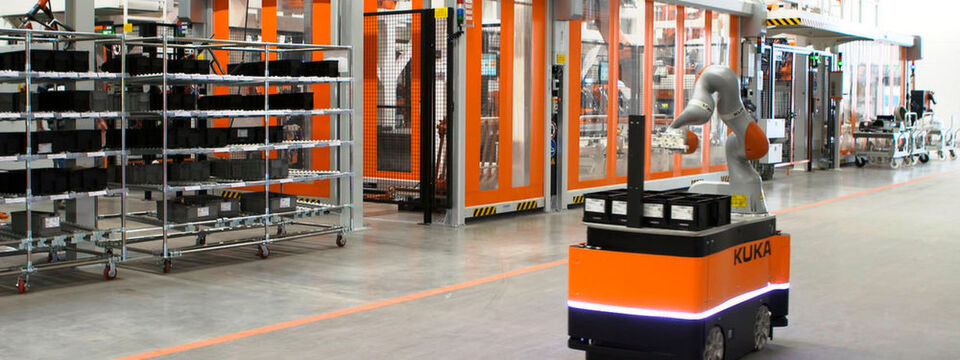 KUKA produziert Roboter und lässt sie für sich arbeiten. Nun werkelt auch IT von SAP, Netapp, Fujitsu und Oracle für das Unternehmen - nahezu in Echtzeit. KUKA produziert Roboter und lässt sie für sich arbeiten. Nun werkelt auch IT von SAP, Netapp, Fujitsu und Oracle für das Unternehmen - nahezu in Echtzeit.