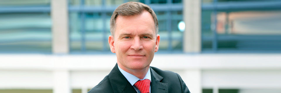 Der Autor: Marc Hirtz ist Geschäftsführer von Pitney Bowes Deutschland und Vice President Continental Europe / Software Business. In dieser Rolle verantwortet er das Customer Engagement, Location Intelligence und Customer Information Management-Geschäft in Westeuropa. Der Autor: Marc Hirtz ist Geschäftsführer von Pitney Bowes Deutschland und Vice President Continental Europe / Software Business. In dieser Rolle verantwortet er das Customer Engagement, Location Intelligence und Customer Information Management-Geschäft in Westeuropa.