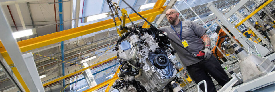 Auch in der Automobilindustrie wird auf Arbeitsplatzkrane gesetzt. Auch in der Automobilindustrie wird auf Arbeitsplatzkrane gesetzt.