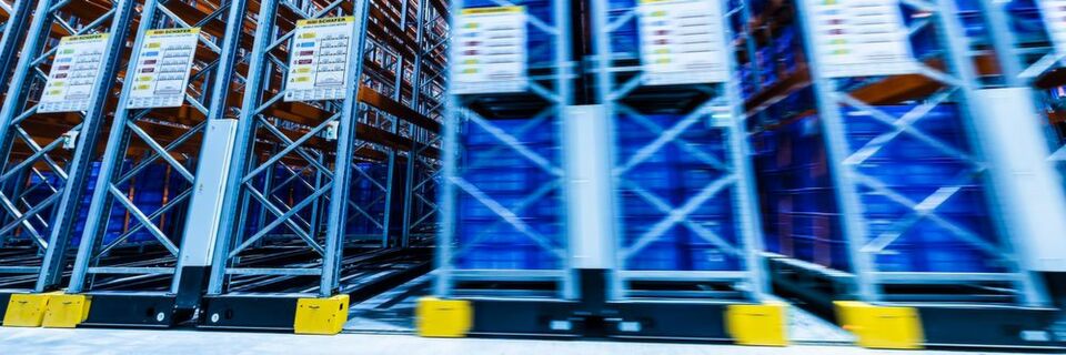 Rack in Motion: Verschieberegale von SSI Schäfer sollen neben hoher Dynamik einen optimierten Füllgrad und kurze Zugriffszeiten bieten. Rack in Motion: Verschieberegale von SSI Schäfer sollen neben hoher Dynamik einen optimierten Füllgrad und kurze Zugriffszeiten bieten.