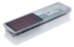 Um eine Einsatzdauer von mehr als zehn Jahren zu erreichen, eignet sich die Kombination aus einem kratz- und stoßfesten Solarpanel mit einer leistungsstarken Battery Backup Unit (BBU). Um eine Einsatzdauer von mehr als zehn Jahren zu erreichen, eignet sich die Kombination aus einem kratz- und stoßfesten Solarpanel mit einer leistungsstarken Battery Backup Unit (BBU).