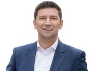 Manfred Aull ist Gründer und Inhaber des Instituts Aull Sales Success, das sich seit mehr als 10 Jahren auf Vertriebskonzepte und Vertriebstrainings im B2B-Umfeld fokussiert. Manfred Aull ist Gründer und Inhaber des Instituts Aull Sales Success, das sich seit mehr als 10 Jahren auf Vertriebskonzepte und Vertriebstrainings im B2B-Umfeld fokussiert.
