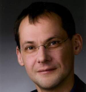 *Diplominformatiker Steffen A. Mork ist als Systemarchitekt und Coach bei itemis tätig. Er verfügt über Erfahrungen im Application-Server- und Datenbank-Umfeld, insbesondere bei Performance-Analyse und-Optimierung. Derzeit entwickelt er eine Modellbahnsteuerung aus Mikrocontrollern, die über CAN-Bus miteinander gekoppelt sind. Kontakt: Steffen.Mork@itemis.de