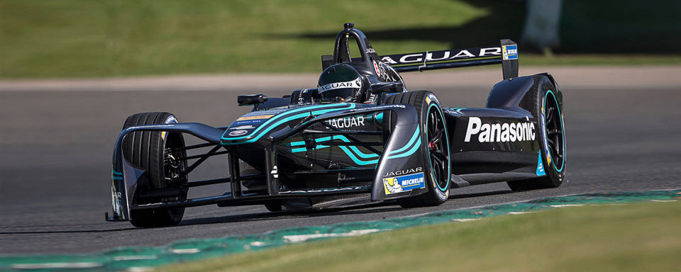 Jaguar stieg im Herbst 2016 mit einem eigenen Auto und einem großen Team in die Formel E ein. Jaguar stieg im Herbst 2016 mit einem eigenen Auto und einem großen Team in die Formel E ein.