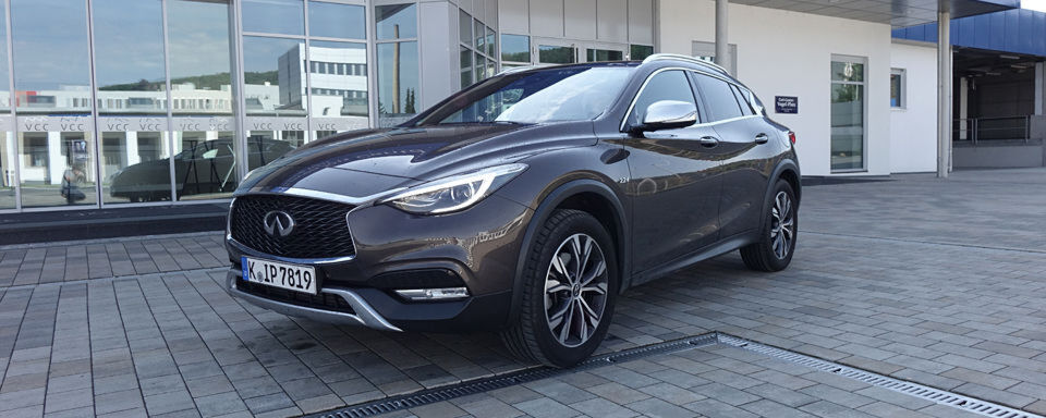 Der neue XQ 30 von Nissans Nobelmarke Infiniti zielt auf Wettbewerber wie den GLA von Mercedes-Benz. Der neue XQ 30 von Nissans Nobelmarke Infiniti zielt auf Wettbewerber wie den GLA von Mercedes-Benz.