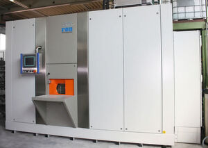 Die Twin Tec von Karl Roll ist eine hybride Reinigungsanlage, die eine lösemittel- und eine wasserbasierte Reinigung in einer Arbeitskammer kombiniert. Die Twin Tec von Karl Roll ist eine hybride Reinigungsanlage, die eine lösemittel- und eine wasserbasierte Reinigung in einer Arbeitskammer kombiniert.