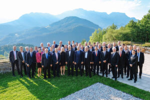 Die 50 deutschen Top-Handelspartner von VW nahmen ihre Auszeichnungen beim „Forum der Besten“ in Berchtesgaden entgegen. Zum Vergrößern bitte anklicken. Die 50 deutschen Top-Handelspartner von VW nahmen ihre Auszeichnungen beim „Forum der Besten“ in Berchtesgaden entgegen. Zum Vergrößern bitte anklicken.
