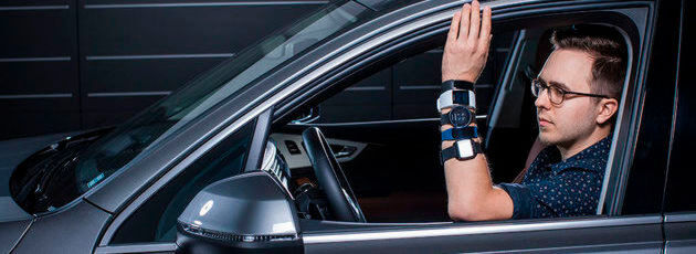 Der Kerngedanke bei Audi Fit Driver ist das empathische Fahrzeug, das den aktuellen Zustand des Fahrers erkennt, zum Beispiel ob er angespannt oder müde ist, und sich dann entsprechend darauf einstellt. Der Kerngedanke bei Audi Fit Driver ist das empathische Fahrzeug, das den aktuellen Zustand des Fahrers erkennt, zum Beispiel ob er angespannt oder müde ist, und sich dann entsprechend darauf einstellt.