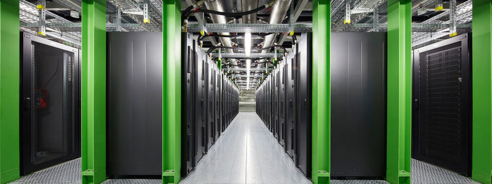 Die Partner für das „Data Center Contracting“ von der Nixdorf Data Center GmbH haben im GSI Green Cube des Helmholtzzentrums für Schwerionenforschung, Darmstadt, ein Vorbild, da sie hier zum Teil schon zusammengearbeitet haben. Die Partner für das „Data Center Contracting“ von der Nixdorf Data Center GmbH haben im GSI Green Cube des Helmholtzzentrums für Schwerionenforschung, Darmstadt, ein Vorbild, da sie hier zum Teil schon zusammengearbeitet haben.