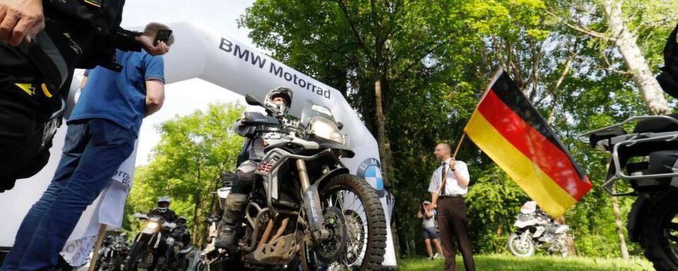 Wer bei der nächsten Internationalen BMW GS Trophy im Frühsommer 2018 in der Mongolei tatsächlich die deutschen Farben vertritt, wird sich nach einem technisch bedingten Fehler bei der Auswertung der Fahrerbücher erst im Spätsommer herausstellen. Wer bei der nächsten Internationalen BMW GS Trophy im Frühsommer 2018 in der Mongolei tatsächlich die deutschen Farben vertritt, wird sich nach einem technisch bedingten Fehler bei der Auswertung der Fahrerbücher erst im Spätsommer herausstellen.