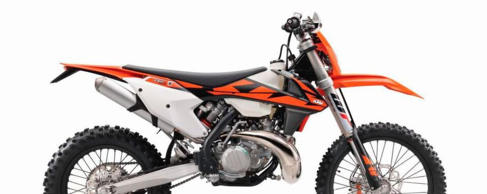 KTM präsentiert die weltweit ersten serienmäßig produzierten 2-Takt-Offroad-Motorräder mit Kraftstoffeinspritzung: die 250 und 300 EXC TPI. KTM präsentiert die weltweit ersten serienmäßig produzierten 2-Takt-Offroad-Motorräder mit Kraftstoffeinspritzung: die 250 und 300 EXC TPI.