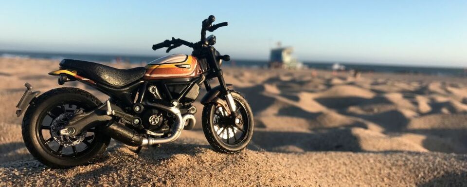 Mit der SCR Mach 2.0 knüpft Ducati an die Historie der 1960er Jahre an. Mit der SCR Mach 2.0 knüpft Ducati an die Historie der 1960er Jahre an.