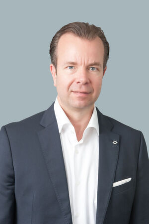 Benedict Geissler, Regional Business Manager DACH bei Snow Software: „Die Gerichtsverfahren gegen Diageo und Anheuser-Busch Inbev zeigen: Die Gefahr ist real. Um sich nicht bald einer ähnlich hohen Geldforderung gegenüberzusehen, müssen Unternehmen deshalb proaktiv handeln. “ Benedict Geissler, Regional Business Manager DACH bei Snow Software: „Die Gerichtsverfahren gegen Diageo und Anheuser-Busch Inbev zeigen: Die Gefahr ist real. Um sich nicht bald einer ähnlich hohen Geldforderung gegenüberzusehen, müssen Unternehmen deshalb proaktiv handeln. “