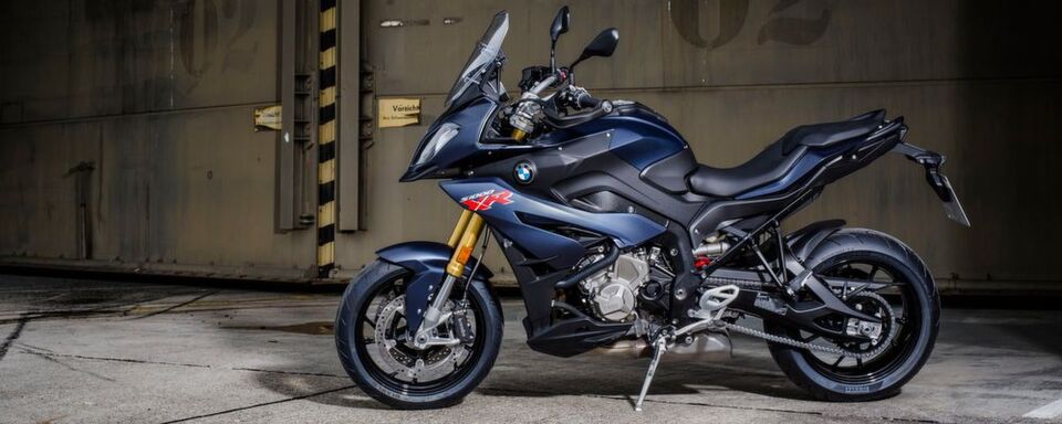 Die BMW S 1000 XR wurde für das Modelljahr 2017 leicht überarbeitet. Die BMW S 1000 XR wurde für das Modelljahr 2017 leicht überarbeitet.