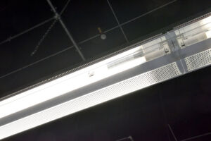 EMC HostCo verzeichnet in der Beleuchtung durch den Einsatz von LEDs Energie-Einsparungen von über 50 Prozent. EMC HostCo verzeichnet in der Beleuchtung durch den Einsatz von LEDs Energie-Einsparungen von über 50 Prozent.