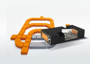 Jedes Modul des Flex Conveyors ist mit einer eigenen intelligenten Steuerung ausgestattet, wodurch keine zentrale Steuerung benötigt wird. Jedes Modul des Flex Conveyors ist mit einer eigenen intelligenten Steuerung ausgestattet, wodurch keine zentrale Steuerung benötigt wird.