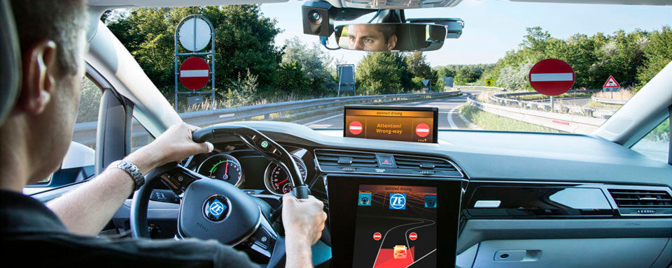 ZF Friedrichshafen stellte beim Fahrerlebnis-Tag unter anderem ein System vor, das drohende Geisterfahrten erkennt und sie verhindert. ZF Friedrichshafen stellte beim Fahrerlebnis-Tag unter anderem ein System vor, das drohende Geisterfahrten erkennt und sie verhindert.