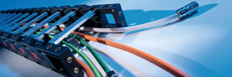 Die neue Energieführungskette MP 52.6 eignet sich für Schwerlast-Jobs im mittleren Leistungssegment. Die neue Energieführungskette MP 52.6 eignet sich für Schwerlast-Jobs im mittleren Leistungssegment.