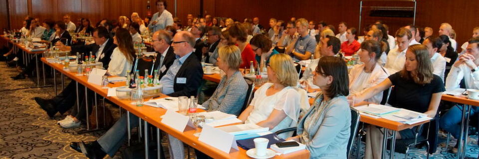 Das Thema MDR brennt der Medtech-Industrie auf den Nägeln: volles Haus beim MDR-Sommer-Camp des Bundesverbands Medizintechnologie. Das Thema MDR brennt der Medtech-Industrie auf den Nägeln: volles Haus beim MDR-Sommer-Camp des Bundesverbands Medizintechnologie.