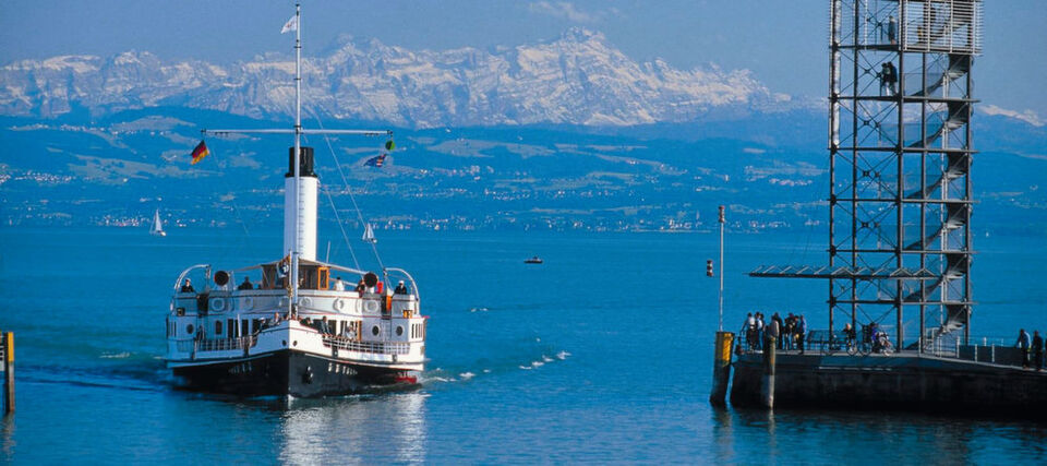 Die Hafeneinfahrt von Friedrichshafen am Bodensee, wo Bytec beheimatet ist. Die Hafeneinfahrt von Friedrichshafen am Bodensee, wo Bytec beheimatet ist.