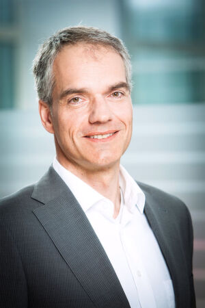 Gerald Sternagl, EMEA Business Unit Manager Storage bei Red Hat: „Hyperkonvergenz auf der Basis von OpenStack, wäre für “Mittelständler, verteilte Standorten und Außenstellen schlichtweg der funktionale Overkill." Gerald Sternagl, EMEA Business Unit Manager Storage bei Red Hat: „Hyperkonvergenz auf der Basis von OpenStack, wäre für “Mittelständler, verteilte Standorten und Außenstellen schlichtweg der funktionale Overkill."