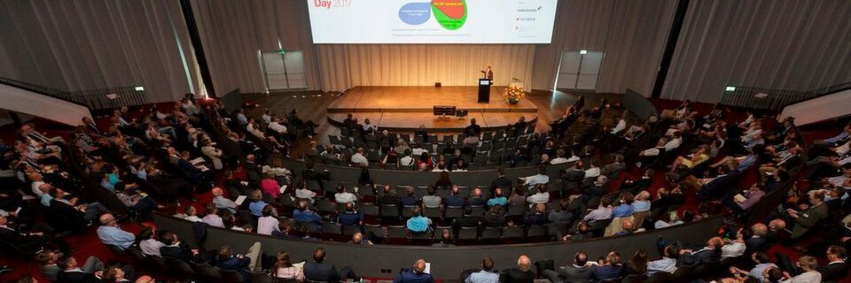Volles Haus: Der Berner Kursaal beim Schweizer Medtech Day von oben. Volles Haus: Der Berner Kursaal beim Schweizer Medtech Day von oben.
