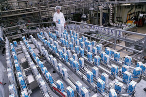 Etwa bei der Verarbeitung von Milch kommt es darauf an, dass eine hohe Anzahl an Gütern den unternehmensinternen Transport schnell, sicher und gekühlt übersteht. Etwa bei der Verarbeitung von Milch kommt es darauf an, dass eine hohe Anzahl an Gütern den unternehmensinternen Transport schnell, sicher und gekühlt übersteht.