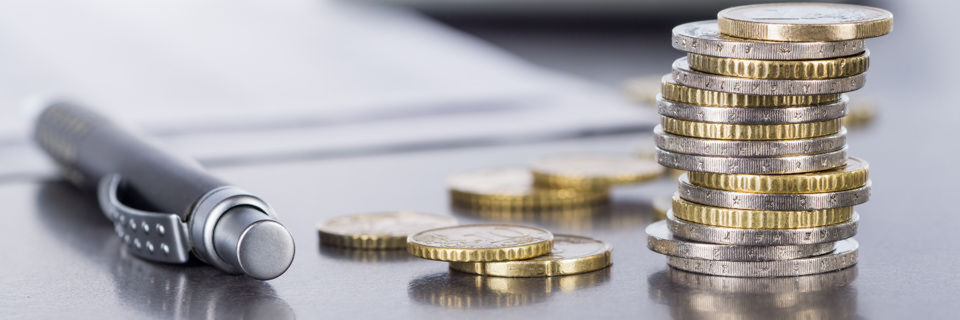 Beim Freemium-Geschäftsmodell werden Basisdienste kostenlos (free) angeboten, der volle Funktionsumfang geht dann aber doch wieder ins Geld (premium). Beim Freemium-Geschäftsmodell werden Basisdienste kostenlos (free) angeboten, der volle Funktionsumfang geht dann aber doch wieder ins Geld (premium).