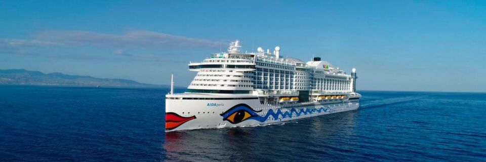 Aida Perla, das zwölfte Kreuzfahrtschiff der Aida Flotte, wurde am 30. Juni 2017 im spanischen Palma de Mallorca getauft. Siemens rüstete das neue Flaggschiff mit Automatisierungstechnik aus, um wichtige Bordfunktionen zu steuern und zu überwachen. Aida Perla, das zwölfte Kreuzfahrtschiff der Aida Flotte, wurde am 30. Juni 2017 im spanischen Palma de Mallorca getauft. Siemens rüstete das neue Flaggschiff mit Automatisierungstechnik aus, um wichtige Bordfunktionen zu steuern und zu überwachen.