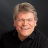 Prof. Dr. Dirk Lippold ist Gastprofessor an der Humboldt-Universität zu Berlin und lehrt darüber hinaus an verschiedenen Privathochschulen in MBA-, Master- und Bachelor-Studiengängen. Prof. Dr. Dirk Lippold ist Gastprofessor an der Humboldt-Universität zu Berlin und lehrt darüber hinaus an verschiedenen Privathochschulen in MBA-, Master- und Bachelor-Studiengängen.