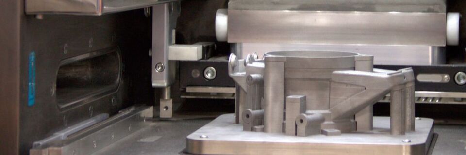 Renishaw druckt mit dem Pulverbettverfahren SLM. Es ist das verbreitetste Verfahren. Renishaw druckt mit dem Pulverbettverfahren SLM. Es ist das verbreitetste Verfahren.