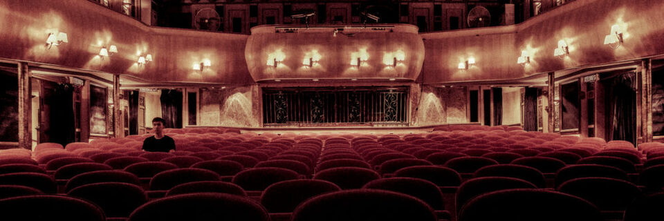 Viele Aspekte einer Theaterhandlung lassen sich auch auf die Managementlehre übertragen. Viele Aspekte einer Theaterhandlung lassen sich auch auf die Managementlehre übertragen.