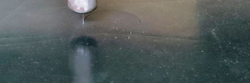 Wenn mehrere Materialien geschnitten werden müssen: hier zum Beispiel Gummi. Wenn mehrere Materialien geschnitten werden müssen: hier zum Beispiel Gummi.