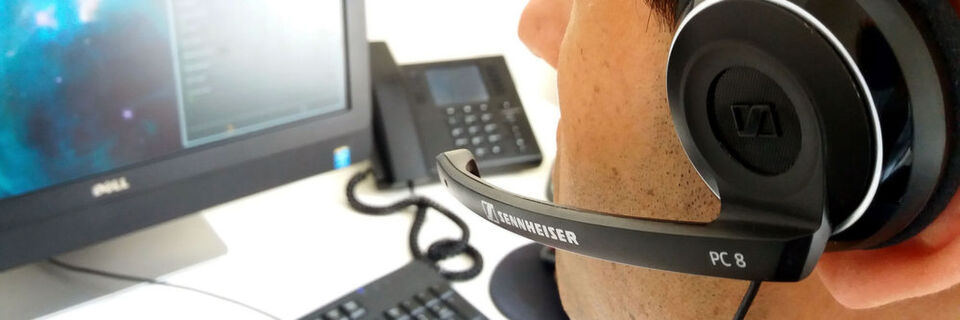 Experten schätzen die jährlichen Verluste durch Voice-Fraud, das ist der englische Fachbegriff für Telefon-Betrügereien, auf etwa 43 Milliarden Euro. Experten schätzen die jährlichen Verluste durch Voice-Fraud, das ist der englische Fachbegriff für Telefon-Betrügereien, auf etwa 43 Milliarden Euro.