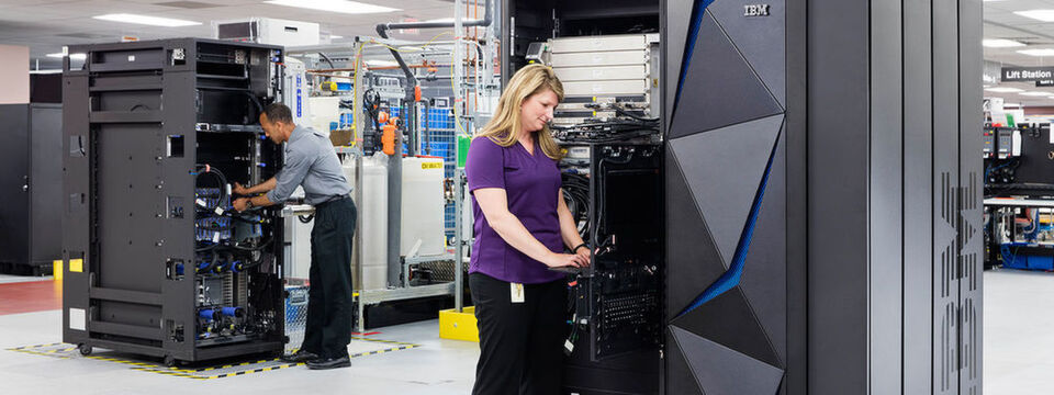 "z14" kommt, der Mainframe - neuer Chip und mehr Software -, der alle Daten verschlüsselt, der Big Data und Maschine Learning kann. "z14" kommt, der Mainframe - neuer Chip und mehr Software -, der alle Daten verschlüsselt, der Big Data und Maschine Learning kann.