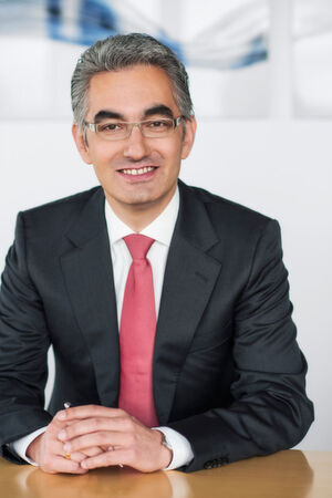 Der Autor Haluk Sagol: „Ohne standardisierte Anforderungsprofile für die physikalischen Server und Dienstleister, ausgerichtet am ganzheitlichen Bedarf eines Unternehmens, ist ein aussagekräftiger Vergleich der Kosten und Qualitäten verschiedener Anbieter unmöglich.“ Der Autor Haluk Sagol: „Ohne standardisierte Anforderungsprofile für die physikalischen Server und Dienstleister, ausgerichtet am ganzheitlichen Bedarf eines Unternehmens, ist ein aussagekräftiger Vergleich der Kosten und Qualitäten verschiedener Anbieter unmöglich.“