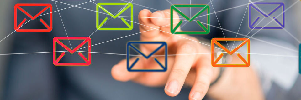 Der Einsatz von Social Collaboration in der Verwaltung soll das eMail-Aufkommen reduzieren und durch einen Informationsaustausch über interne Blog-Systeme die Kommunikation zwischen Mitarbeitern erleichtern Der Einsatz von Social Collaboration in der Verwaltung soll das eMail-Aufkommen reduzieren und durch einen Informationsaustausch über interne Blog-Systeme die Kommunikation zwischen Mitarbeitern erleichtern