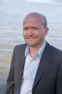 Sascha Tobias von Hirschfeld unterstützt Unternehmen in den Bereichen Content Strategie, Leadgenerierung und Socialselling. Sascha Tobias von Hirschfeld unterstützt Unternehmen in den Bereichen Content Strategie, Leadgenerierung und Socialselling.