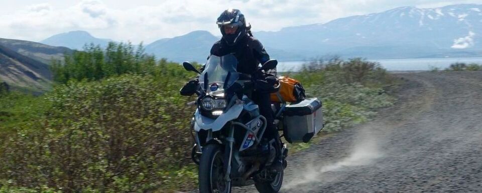BMW auf dem Weg zum Absatzrekord 2017: Auf Modellebene führen weiterhin die zwei Reiseenduros R 1200 GS und GS Adventure die Rangliste der BMW-Topseller an. BMW auf dem Weg zum Absatzrekord 2017: Auf Modellebene führen weiterhin die zwei Reiseenduros R 1200 GS und GS Adventure die Rangliste der BMW-Topseller an.