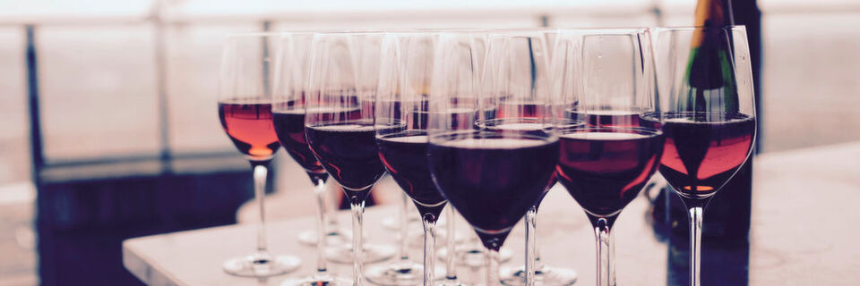 Für ein erfolgreiches Event reicht es nicht, nur guten Wein aufzutischen – es braucht eine durchgängige Strategie in der Live-Kommunikation. Für ein erfolgreiches Event reicht es nicht, nur guten Wein aufzutischen – es braucht eine durchgängige Strategie in der Live-Kommunikation.