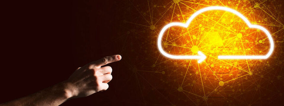 Da wollen alle hin, in die Cloud? Eigentlich wollen alle die Flexibilität, die Skalierbarkeit die Schnelligkeit des Cloud-Business. Doch das ist komplexer, als es von außen den Anschein hat. Hier setzen die Managed Cloud Services von Rackspace an. Da wollen alle hin, in die Cloud? Eigentlich wollen alle die Flexibilität, die Skalierbarkeit die Schnelligkeit des Cloud-Business. Doch das ist komplexer, als es von außen den Anschein hat. Hier setzen die Managed Cloud Services von Rackspace an.