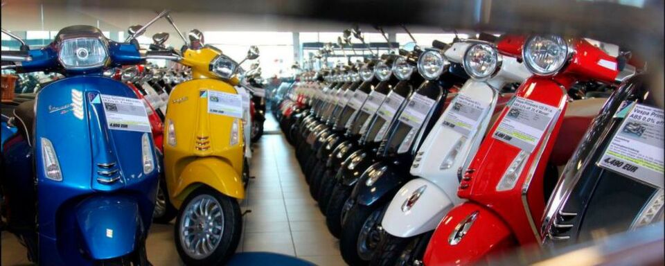 Das Motodrom in Essen wartet mit allerlei neuen und gebrauchten Motorrädern und Motorrollern, sowie Kult-Fahrzeugen und Oldtimern auf. Seit 1995 sind sie im Verkauf tätig und die Auswahl ist enorm. Das Motodrom in Essen wartet mit allerlei neuen und gebrauchten Motorrädern und Motorrollern, sowie Kult-Fahrzeugen und Oldtimern auf. Seit 1995 sind sie im Verkauf tätig und die Auswahl ist enorm.