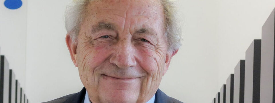 Der Diplom-Ingenieur Harry Schnabel gehört zu den Pionieren der Branche. Er setzte sowohl auf nationaler als auch internationaler Ebene zahlreiche Rechenzentrumsprojekte um. Jetzt plant er mit Gleichgesinnten die German Datacenter Association. Der Diplom-Ingenieur Harry Schnabel gehört zu den Pionieren der Branche. Er setzte sowohl auf nationaler als auch internationaler Ebene zahlreiche Rechenzentrumsprojekte um. Jetzt plant er mit Gleichgesinnten die German Datacenter Association.