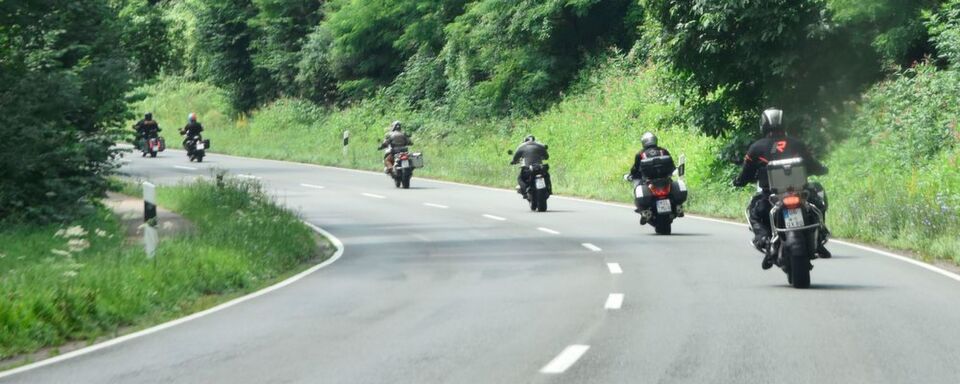 Intensive Kurvendiskussionen im Weserbergland und Harz – die Motorradtour 2017 von Vogel Business Media. Intensive Kurvendiskussionen im Weserbergland und Harz – die Motorradtour 2017 von Vogel Business Media.