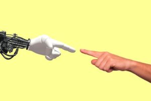 Roboter und Mensch arbeiten zusammen: In einer zunehmend komplexeren Arbeitswelt kommt es auf Fachwissen an. Roboter und Mensch arbeiten zusammen: In einer zunehmend komplexeren Arbeitswelt kommt es auf Fachwissen an.