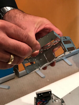 Hier passen die 2 SSDs hinein; Einbau und Ausbau erfolgt ohne Schrauben und Basteln. Hier passen die 2 SSDs hinein; Einbau und Ausbau erfolgt ohne Schrauben und Basteln.