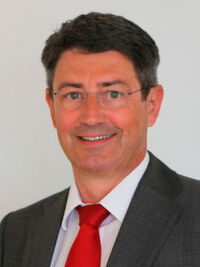 Wilfried Reiners studierte Rechts- und Wirtschaftswissenschaften in München und San Diego. Nach einer mehrjährigen Tätigkeit für eine internationale Unternehmensberatung gründete er 1989 seine eigene Kanzlei mit dem Beratungsschwerpunkt Recht in der IT. Wilfried Reiners studierte Rechts- und Wirtschaftswissenschaften in München und San Diego. Nach einer mehrjährigen Tätigkeit für eine internationale Unternehmensberatung gründete er 1989 seine eigene Kanzlei mit dem Beratungsschwerpunkt Recht in der IT.